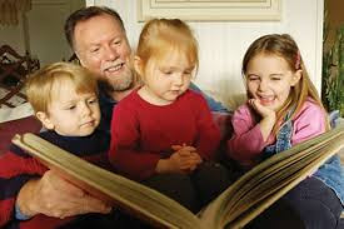 Čuveni psiholog poručio: “Čuvajte privrženost dece porodici, samo tako ih možemo sačuvati u ovom ranjenom svetu!”