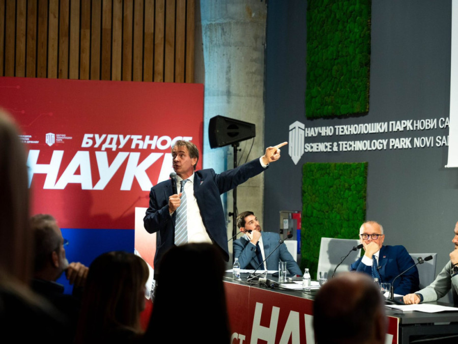 Panel "Budućnost nauke" održan u Novom Sadu: Veštačka inteligencija neće zameniti nastavnike!