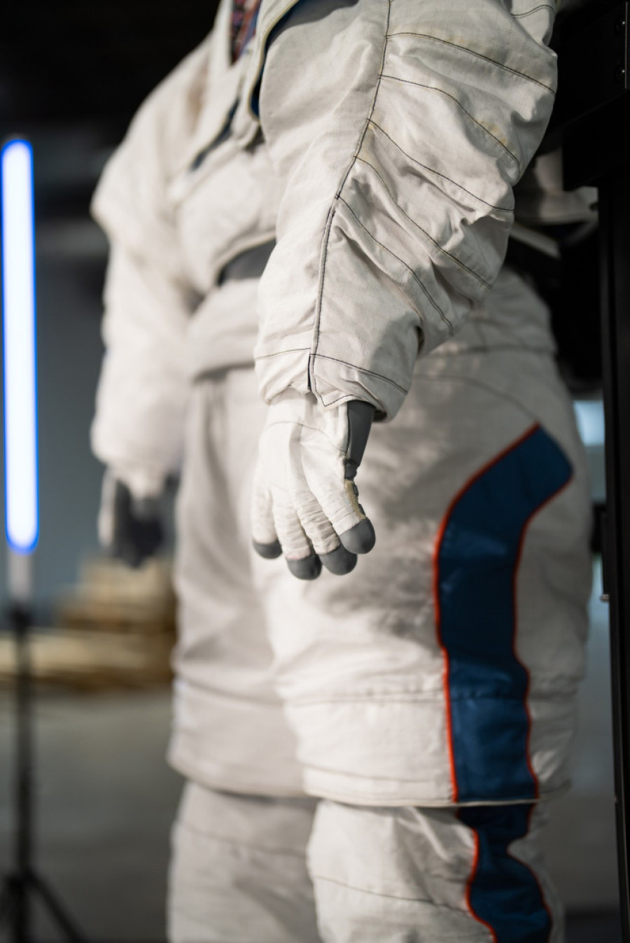 Moderni čak i u svemiru: Prada dizajnirala svemirsko odelo za NASA astronaute, nosiće ga prva žena na Mesecu