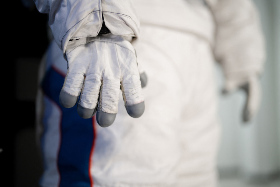 Moderni čak i u svemiru: Prada dizajnirala svemirsko odelo za NASA astronaute, nosiće ga prva žena na Mesecu