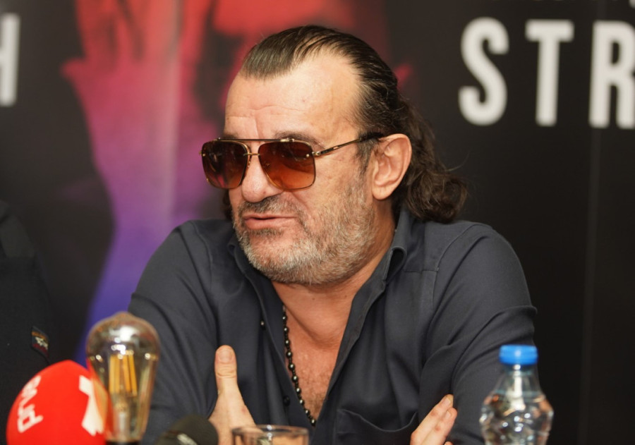 "Kako si me napravio kad imaš dečka?" Lukas nastavlja s raskrinkavanjem - na listi i gej pevači koji imaju decu!