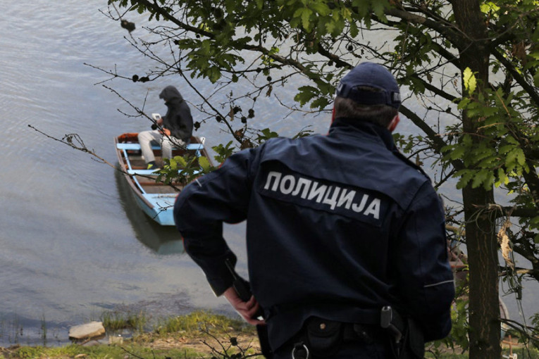 Hteo da se sveti: Muškarac pokušao čamcem da ubije policajca na Dunavu jer ga je ranije hapsio!