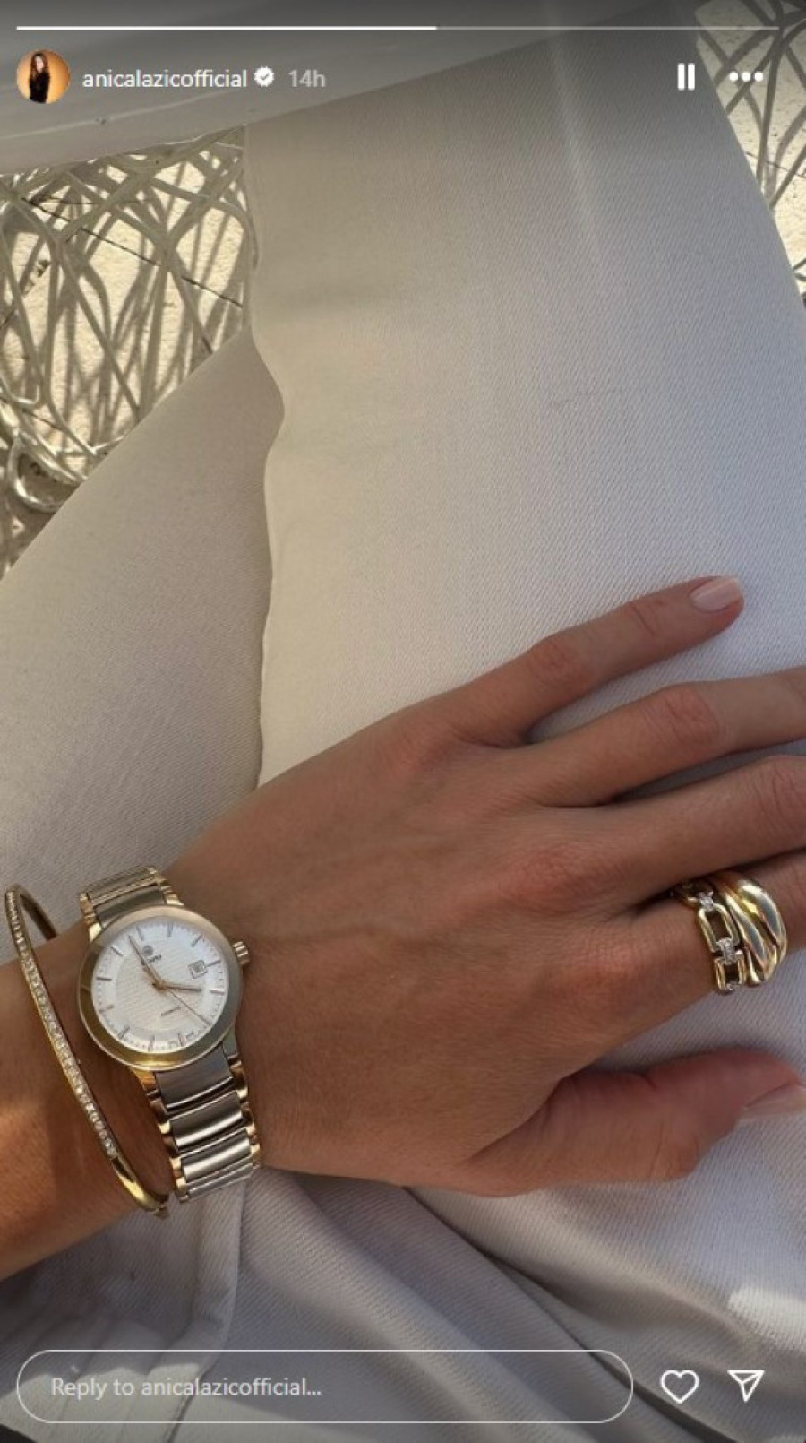 Zasijao prsten na ruci Anice Lazić: Zapalila mreže poslednjom objavom, svi se pitaju samo jedno