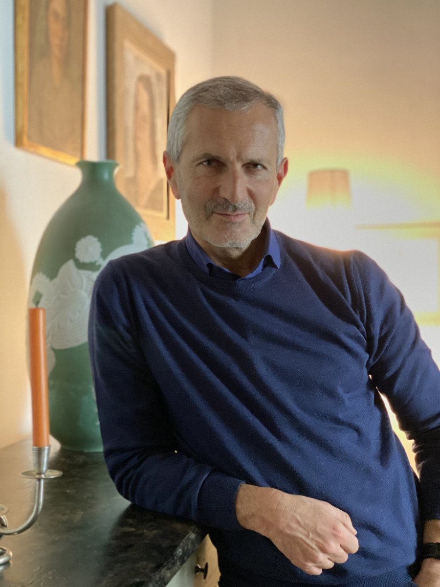 Savetnik za borbu protiv mafije čiji su romani prodati u preko sedam miliona primeraka: Đanriko Karofiljo na Sajmu knjiga (FOTO)