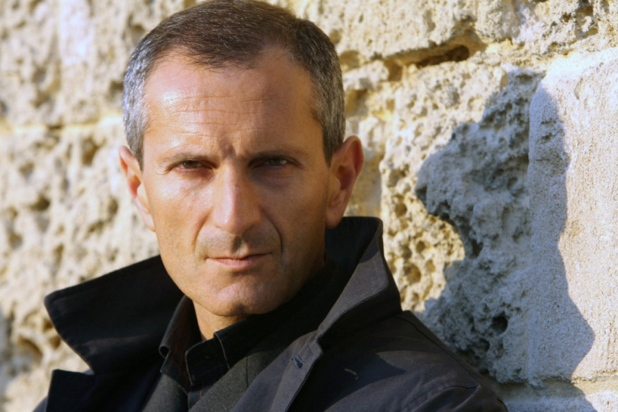 Savetnik za borbu protiv mafije čiji su romani prodati u preko sedam miliona primeraka: Đanriko Karofiljo na Sajmu knjiga (FOTO)