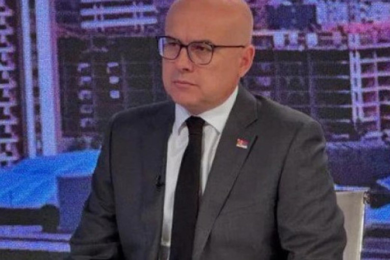 Premijer Vučević: Nismo protiv trgovinskih lanaca i profit nije sporan, ali ne može narodu koža da se skida