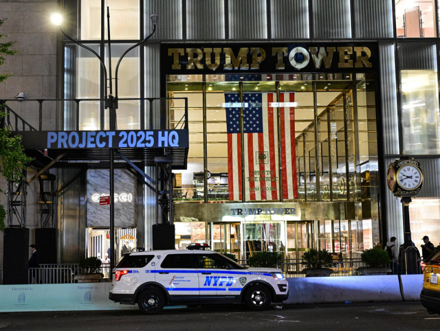 Drama u Njujorku: Muškarac skočio iz lobija na drugom spratu solitera!