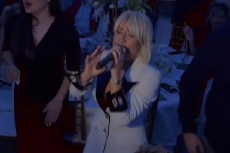 "Ona ne zna da peva!" Jovana Jeremić brutalno odgovorila na prozivke pevačice: Izgubila je keš pa se ljuti!