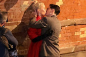 Strastveni poljubac Gvinet Paltrou i Timotija Šalamea: Da li smo dobili najbolju ljubavnu scenu? Od ovog filma se mnogo očekuje (FOTO/VIDEO)