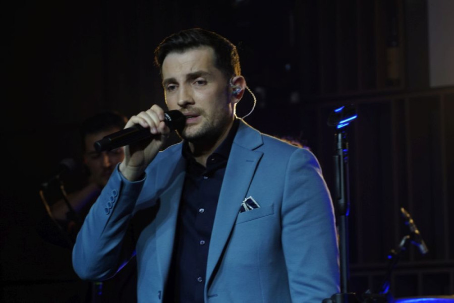 Naš pevač se tajno venčao? Ljubavni život skriva daleko od očiju javnosti, a sada je sve šokirao