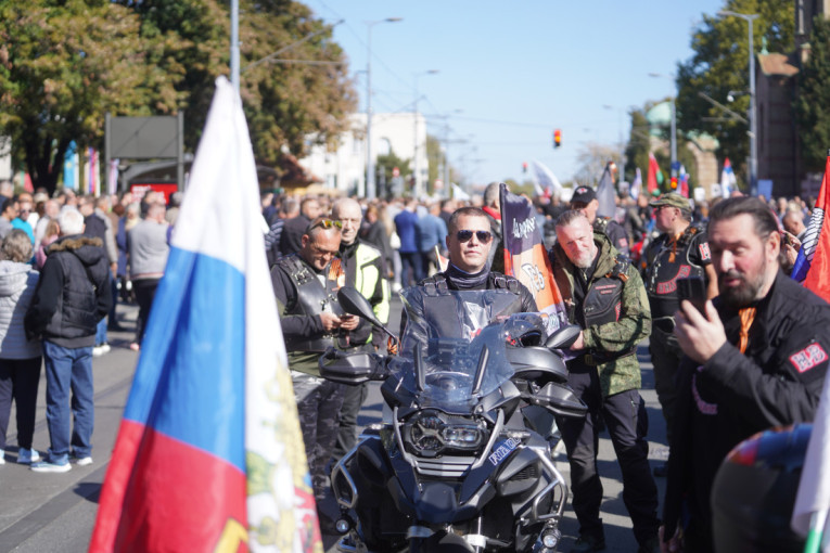 Obeležavanje Dana oslobođenja Beograda: Besmrtni puk na ulicama prestonice (FOTO/VIDEO)