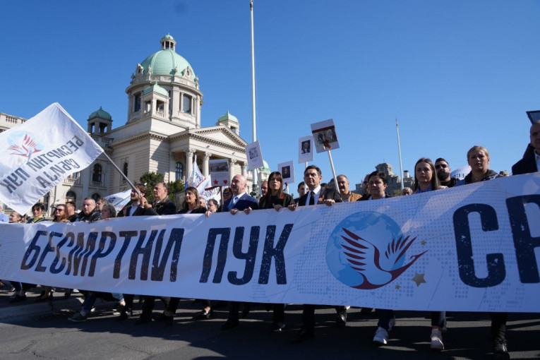 Vulin učestvovao u maršu Besmrtnog puka! Nećemo dozvoliti da se istorija promeni zato što je naše mesto u istoriji mesto pobednika (FOTO)