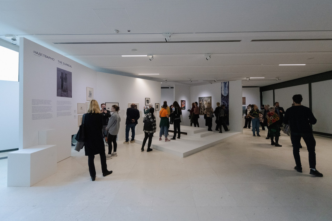 "Dovedite one koji bi inače rekli - ma šta ću ja tamo": Otvorena izložba “Aktivitet: 100 godina nadrealizma” (FOTO)