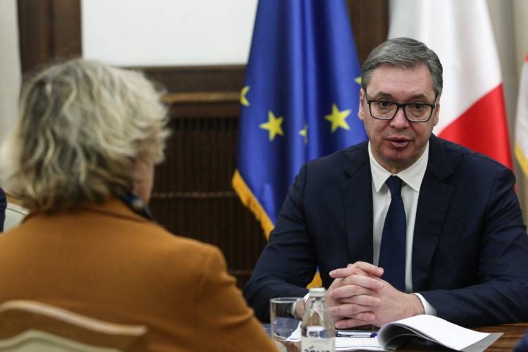 Vučić sa predsednicom Odbora za spoljne poslove i odbranu Senata Italije: Razgovor o najvažnijim pitanjima bilateralne saradnje (FOTO)