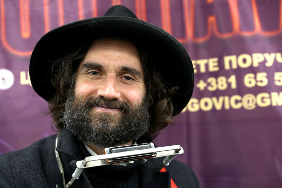 Najpopularniji ulični svirač već 15 godina nastupa na Zelenom vencu! Emotivna priča Nevena Kogovića: Ovo je moja sloboda (VIDEO)