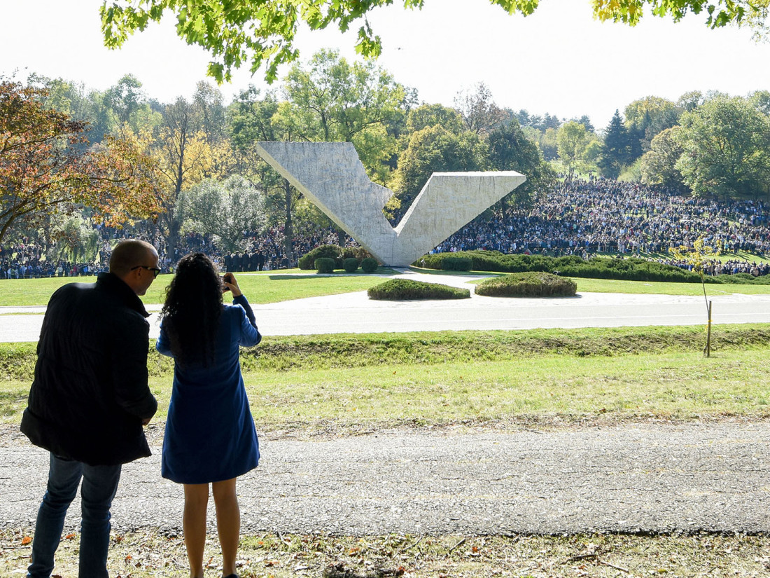 Održan "Veliki školski čas": U Kragujevcu obeležene 83 godine od masovnog streljanja civila i đaka