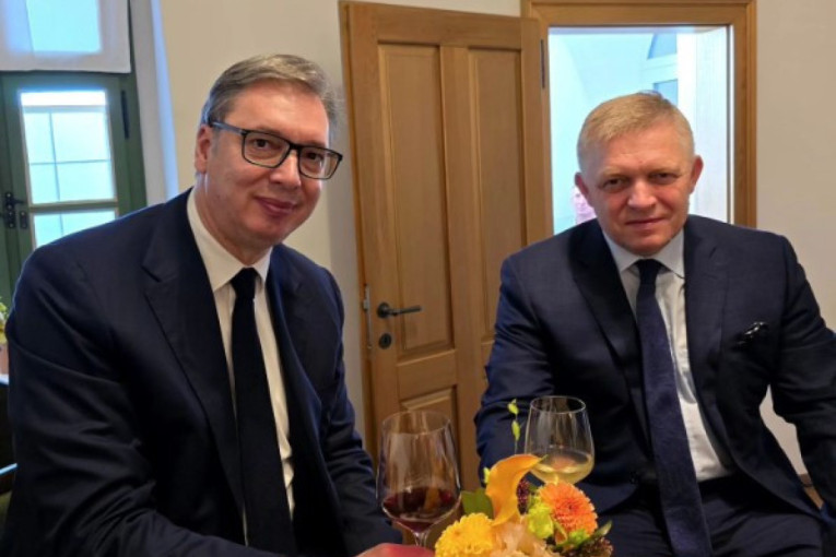 Vučić: Srećan što sam imao priliku da pogačice sa čvarcima i čašu dobrog vina podelim sa velikim prijateljem Srbije Ficom (FOTO)