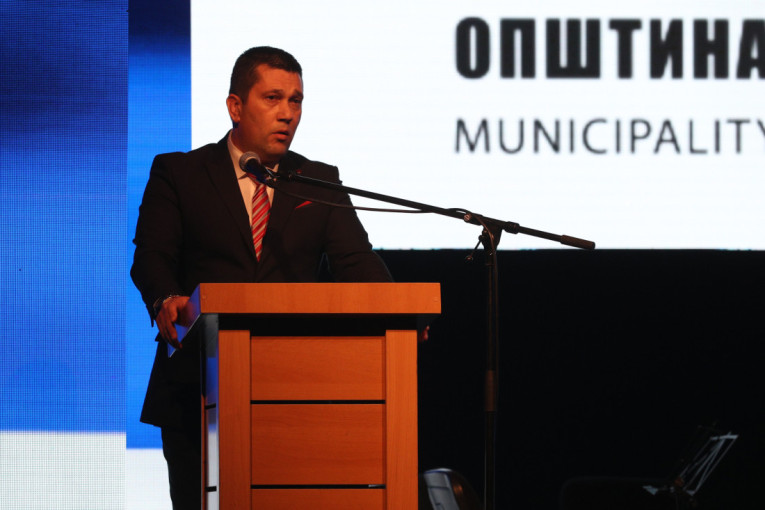 Obeležen Dan oslobođenja Inđije dodelom Oktobarskih nagrada! Gašić: Opština Inđija je zaista najbolje mesto za život (VIDEO)