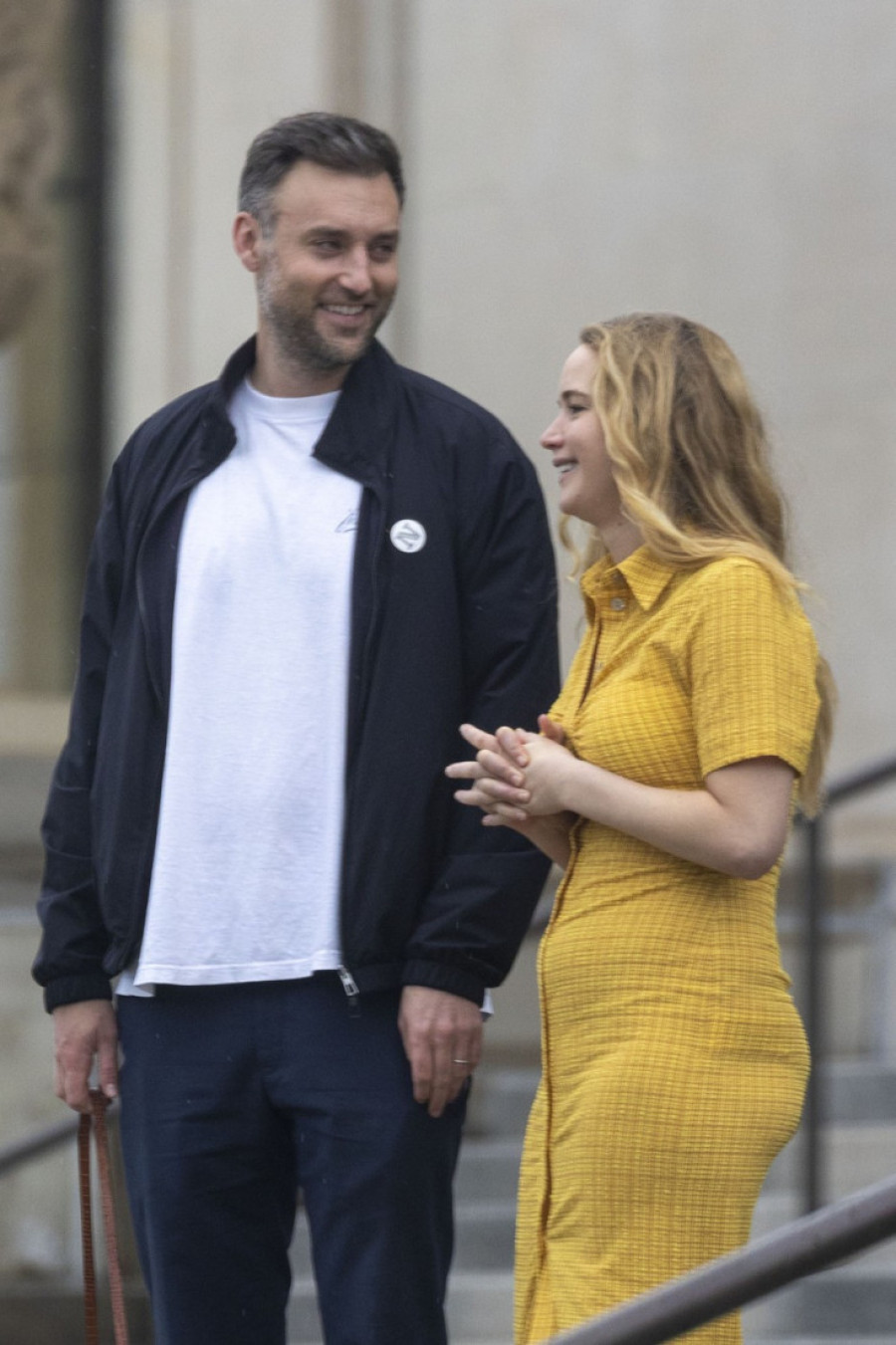 Ko je suprug Dženifer Lorens? Čekaju drugo dete, a on je prava misterija: Iznenadiće vas čime se bavi (FOTO)