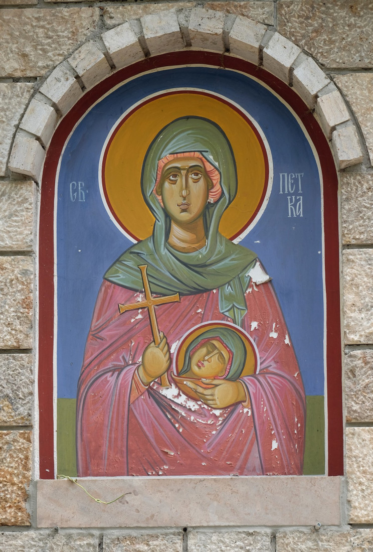 Čuda Svete Petke: Milorad se davio, imao sudar, grom gađao pa udario pored njega! A Jelici svetiteljka spasila bolesno dete! (VIDEO)