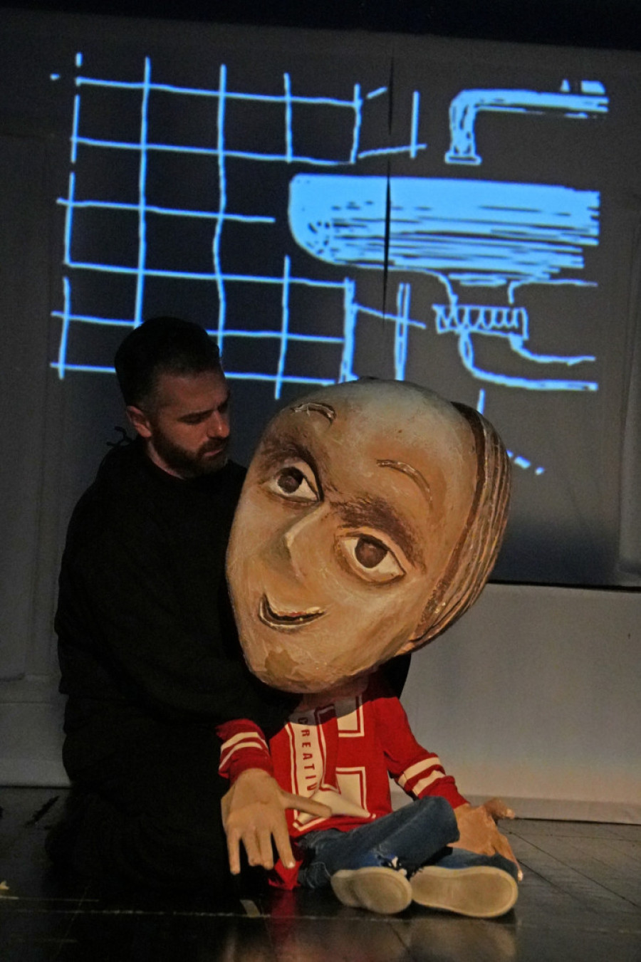 Dirljiva priča o dečaku sa posebnim potrebama koji ima neobično lice: Premijera predstave "Čudo" u pozorištu Pinokio (FOTO)