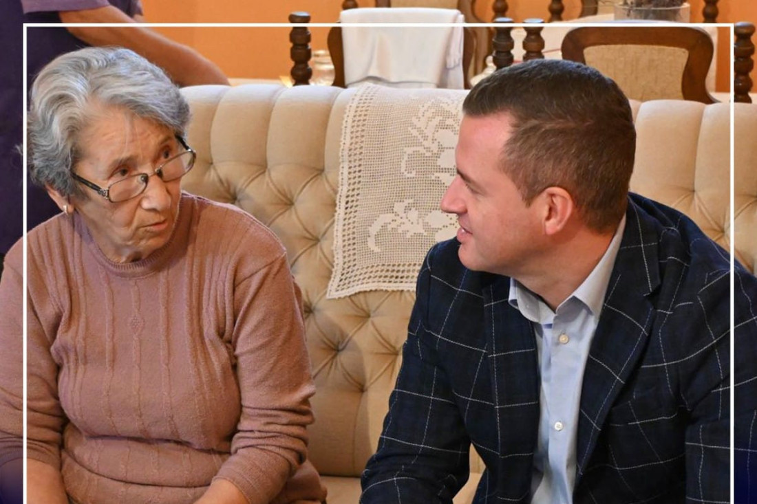 Predsednik opštine Inđija u poseti korisnicima usluga Udruženja "4+1" (FOTO)