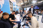 Partizanovci posetili Sajam knjiga: Saznajte koje su omiljene knjige fudbalera crno-belih (FOTO)