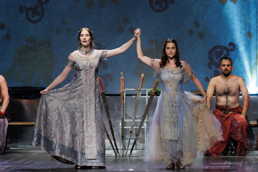 Marija Bergam u ulozi kraljice Jelene Anžujske: Priča satkana od fantazije, lepote, krvi i istorije na sceni Narodnog pozorišta (FOTO)