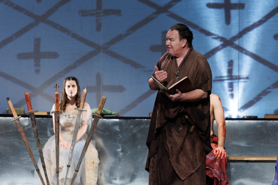 Marija Bergam u ulozi kraljice Jelene Anžujske: Priča satkana od fantazije, lepote, krvi i istorije na sceni Narodnog pozorišta (FOTO)