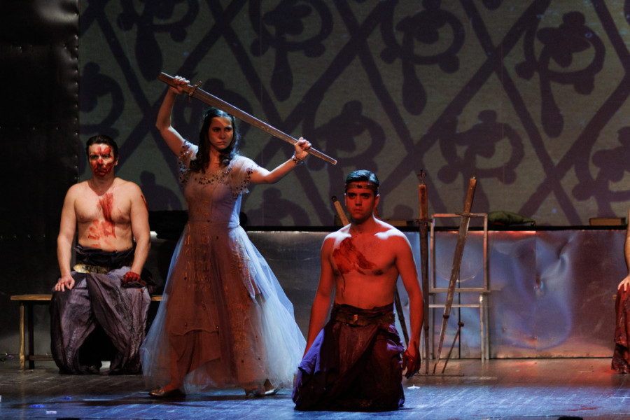 Marija Bergam u ulozi kraljice Jelene Anžujske: Priča satkana od fantazije, lepote, krvi i istorije na sceni Narodnog pozorišta (FOTO)