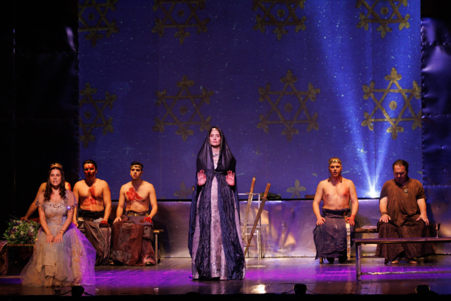 Marija Bergam u ulozi kraljice Jelene Anžujske: Priča satkana od fantazije, lepote, krvi i istorije na sceni Narodnog pozorišta (FOTO)