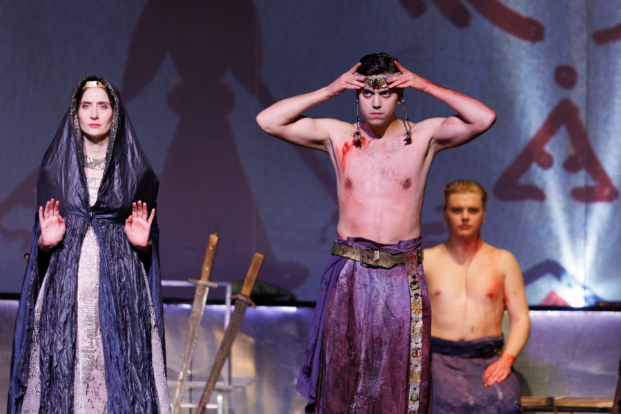 Marija Bergam u ulozi kraljice Jelene Anžujske: Priča satkana od fantazije, lepote, krvi i istorije na sceni Narodnog pozorišta (FOTO)