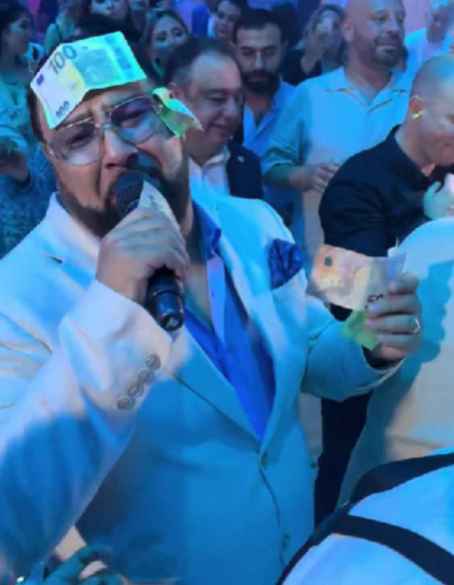 Naš pevač pogađa milionske svadbe: Doslovno se kupa u novcu, a evo ko još može da mu parira