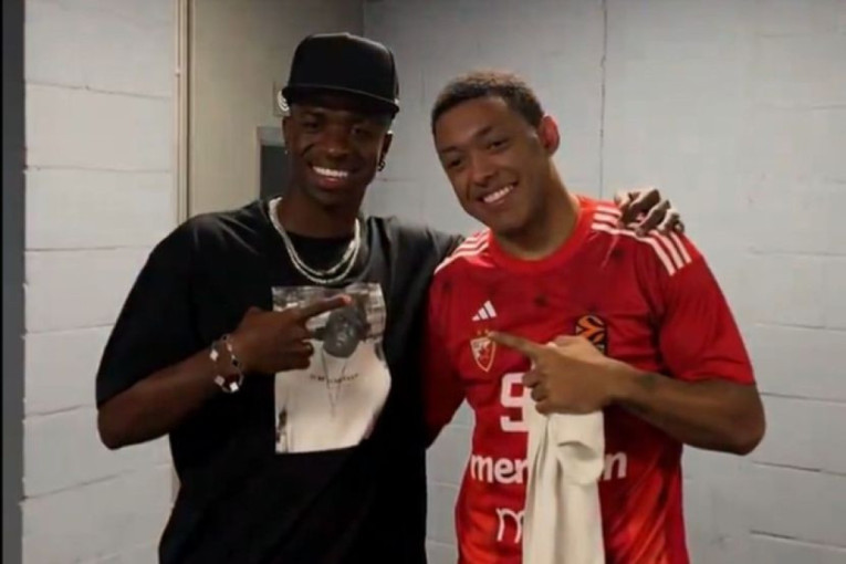 Kakve face: Vinisujus se slikao sa Jagom - pogledajte kako je izgledao susret zemljaka! (VIDEO)