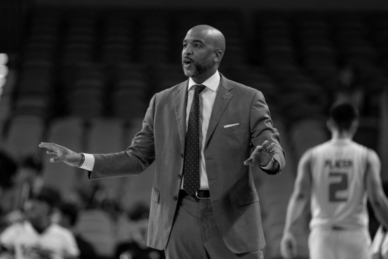 Užasne vesti stižu iz Amerike: Umro 43-godišnji trener tokom operacije