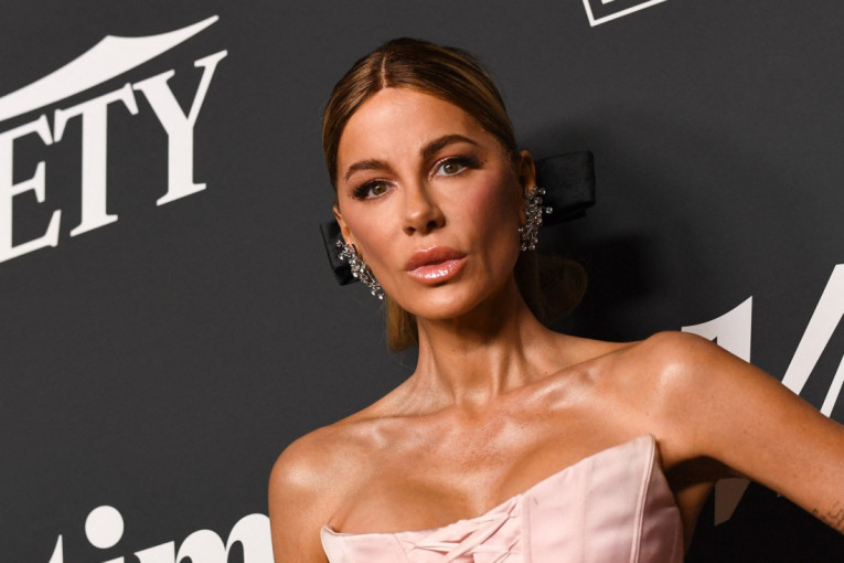 Minimalizam u službi stila: Kejt Midlton u sivoj haljini sa zanimljivim desenom, stoji joj kao salivena (FOTO)