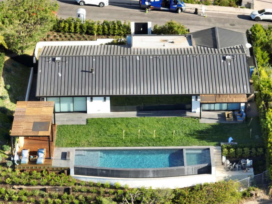 Kuća u kojoj je preminuo Metju Peri prodata godinu dana posle njegove smrti: Evo za koliko i ko u njoj sad boravi! (FOTO)