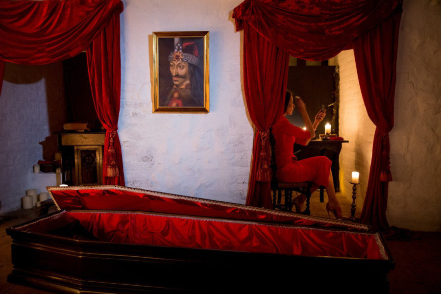 Čarls III i Vlad Cepeš: Istorijski koreni koji spajaju britansku krunu i grofa Drakulu! (FOTO)