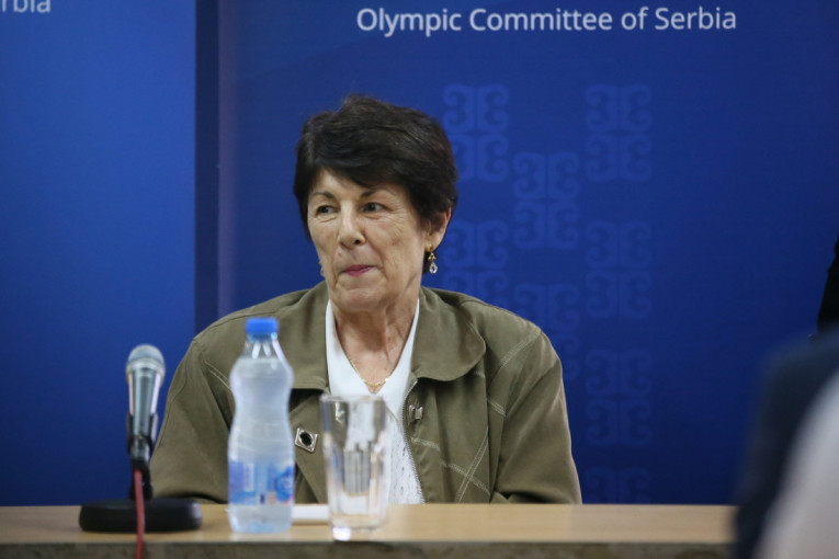 "Najbitniji čovek u istoriji naše košarke" dobio bistu: Aleksandar Nikolić je na počasnom mestu u "svojoj" dvorani (FOTO)