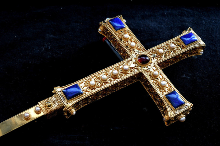 Pogledajte kako izgledaju veličanstveni skiptar kralja Milutina i odežda kraljice Simonide: Dobar razlog da posetite Istorijski muzej (FOTO)