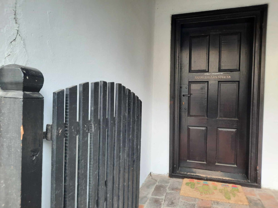 Građevinsko čudo u Kraljevu koje prkosi vremenu: Adžića kuća ima status spomenika kulture (FOTO)