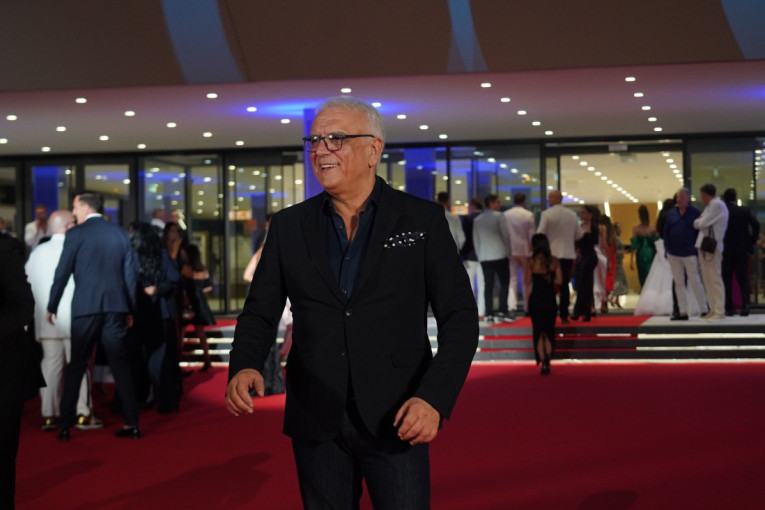 "Mnogi ne znaju, imam sina!" Naš poznati pevač javno priznao da ima naslednika: Rodio se iz inostrane ljubavi!