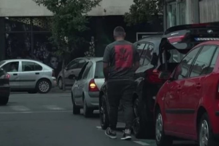 Ovako izgleda dečko Rade Manojlović: Pevačica ga krije kao zmija noge, a sada je prvi put viđen s njom u javnosti