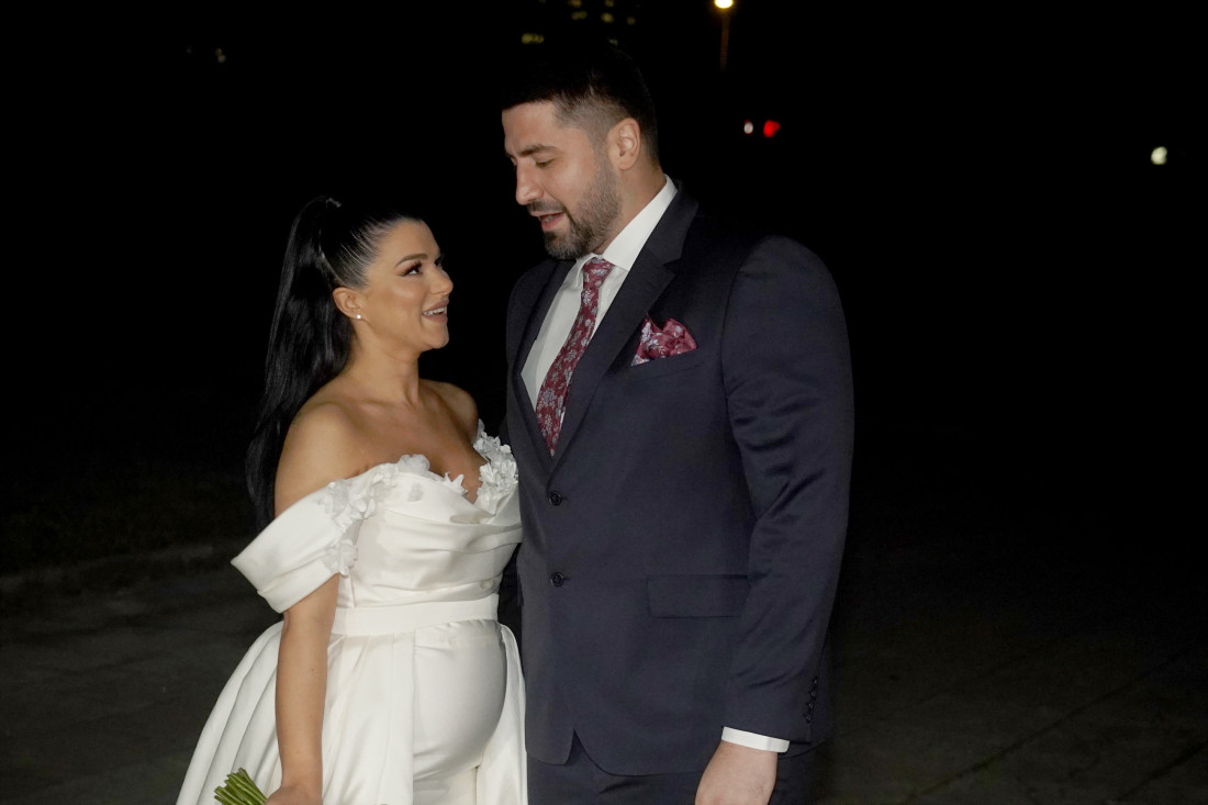 Rađenova bivša uhvaćena sa nepoznatim muškarcem: Evo šta radi u kasne sate nakon razvoda! (FOTO)