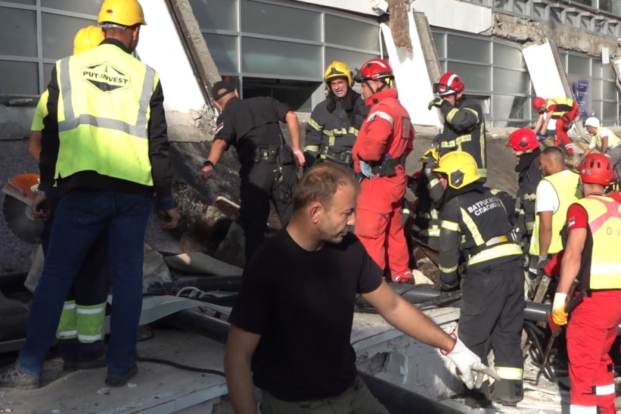 "Zapamtila sam sve ljude koji su sedeli na tim klupama": Ispovest Vesne, žene koja je u poslednjem momentu izbegla tragediju u Novom Sadu