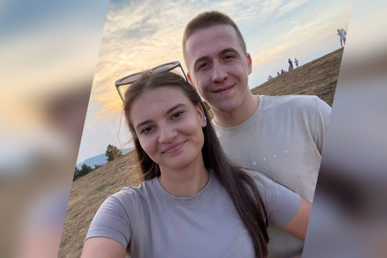 "Danas se kući vraća anđeo, bio je kod nas kratko": Posle govora Anđelinog teče koja je poginula u Novom Sadu svi grcali u suzama