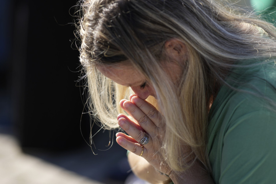 Papa Franja na Dan mrtvih u "Vrtu anđela" na groblju u Rimu: Odao poštu grobovima nerođene dece (FOTO)