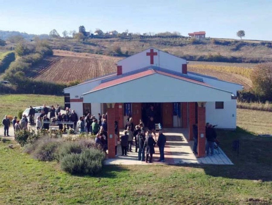 Stepanovićevo, Kać i Bukovac se oprostili od meštana: Sahranjene tri žrtve velike tragedije na Železničkoj stanici