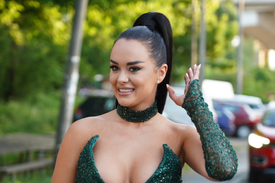 Ovo su roditelji Tijane Milentijević: Sličnost pevačice i njene majke je neverovatna (FOTO)