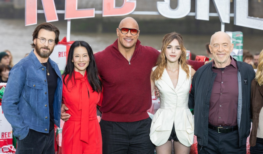 Kris Evans gotovo neprepoznatljiv na premijeri novog filma: "Okačite ovu njegovu sliku u Luvr" (FOTO)